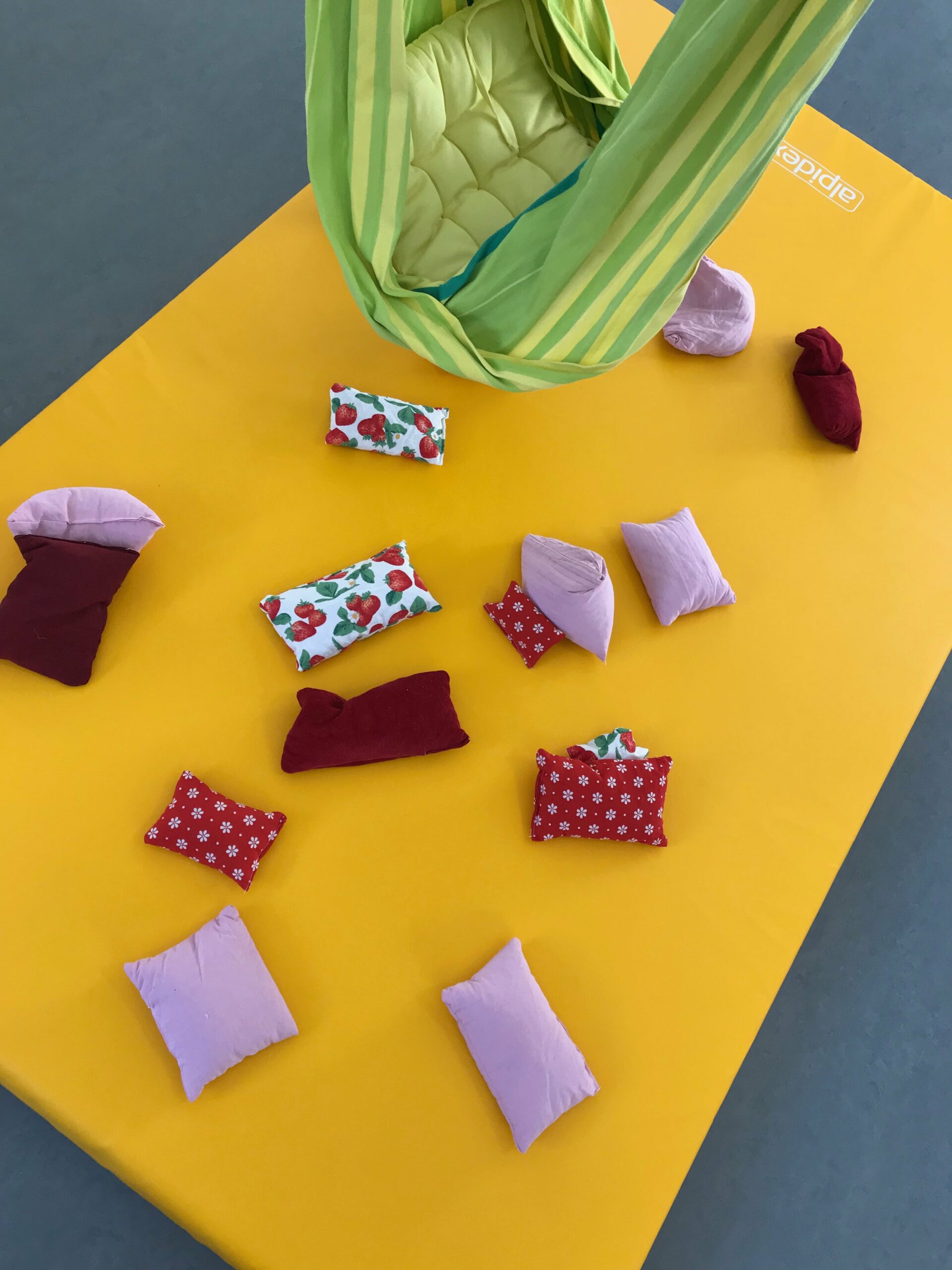 Die große Holzwerkbank in den Praxisräumen Ergotherapie Wieland Gailingen.